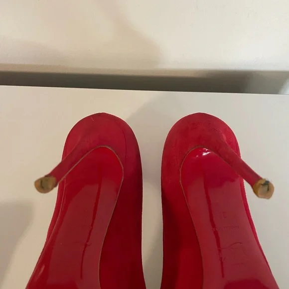 Christian Louboutin suede Red Pointed Toe Heels - Picture 6 of 8
